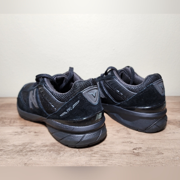 New Balance 990v5 Big Kid Triple Black Sneakers Suede Shoes Size 5.5 - Picture 4 of 11